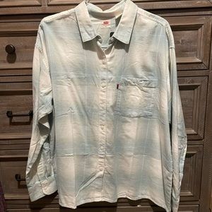 Womens Levi’s Flannel Buttown Down NWT